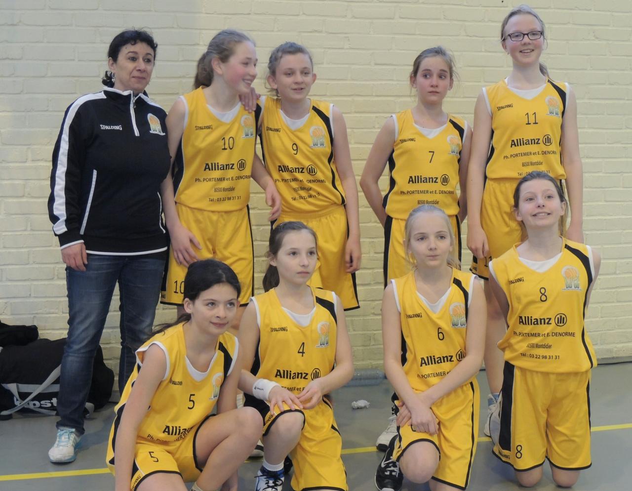 Équipe Benjamines et leur coach Valérie HALEINE