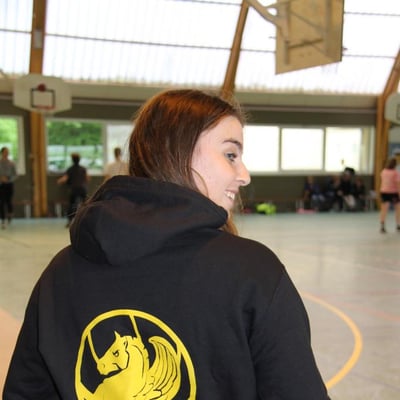 Tu as un joli sweat-shirt Charlotte !
