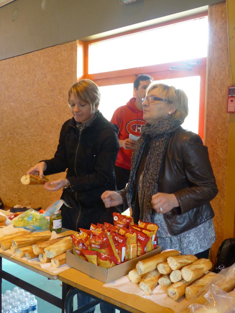 Les mamans donnent un coup de main.